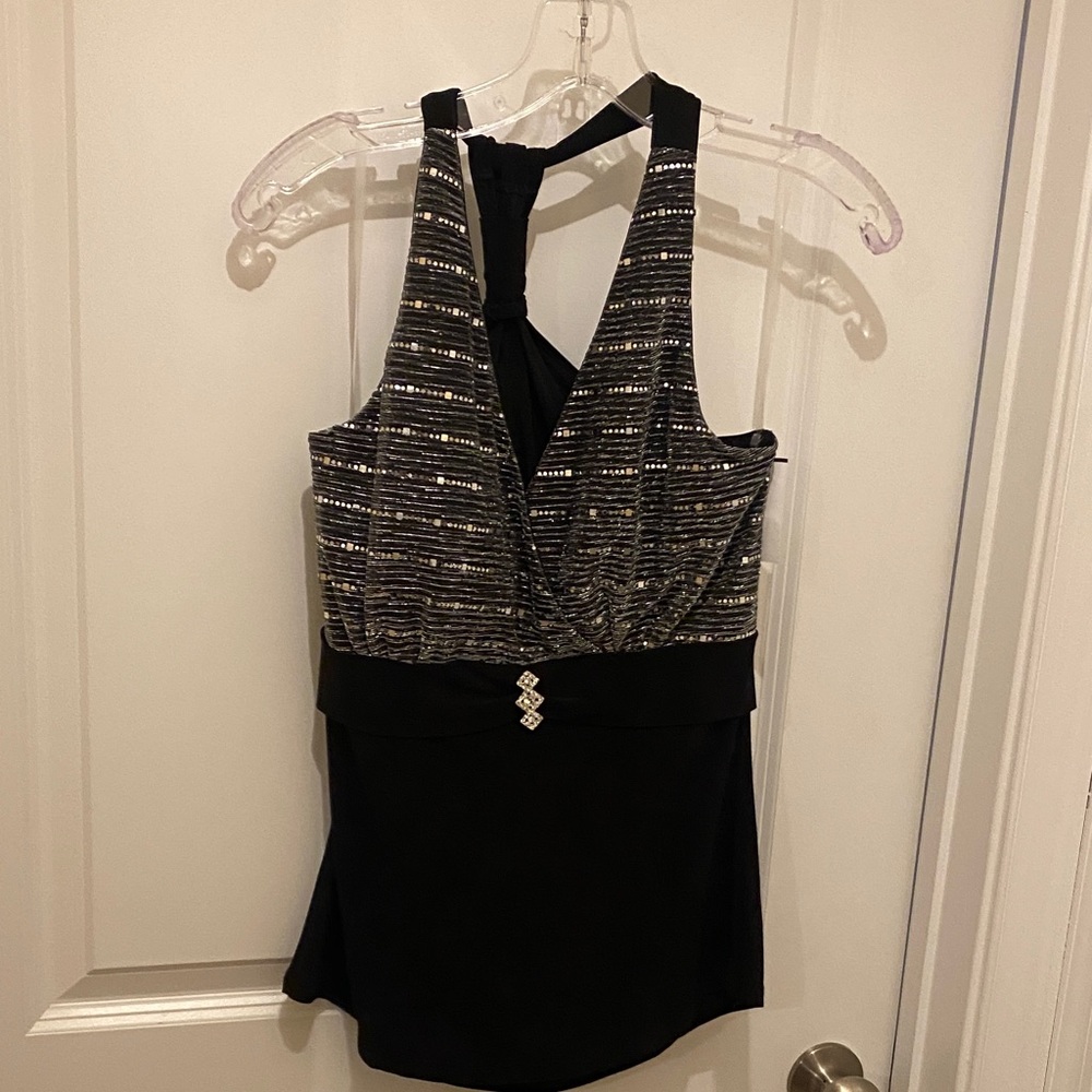NWT Avenue Collection Black Top - Classic Solid